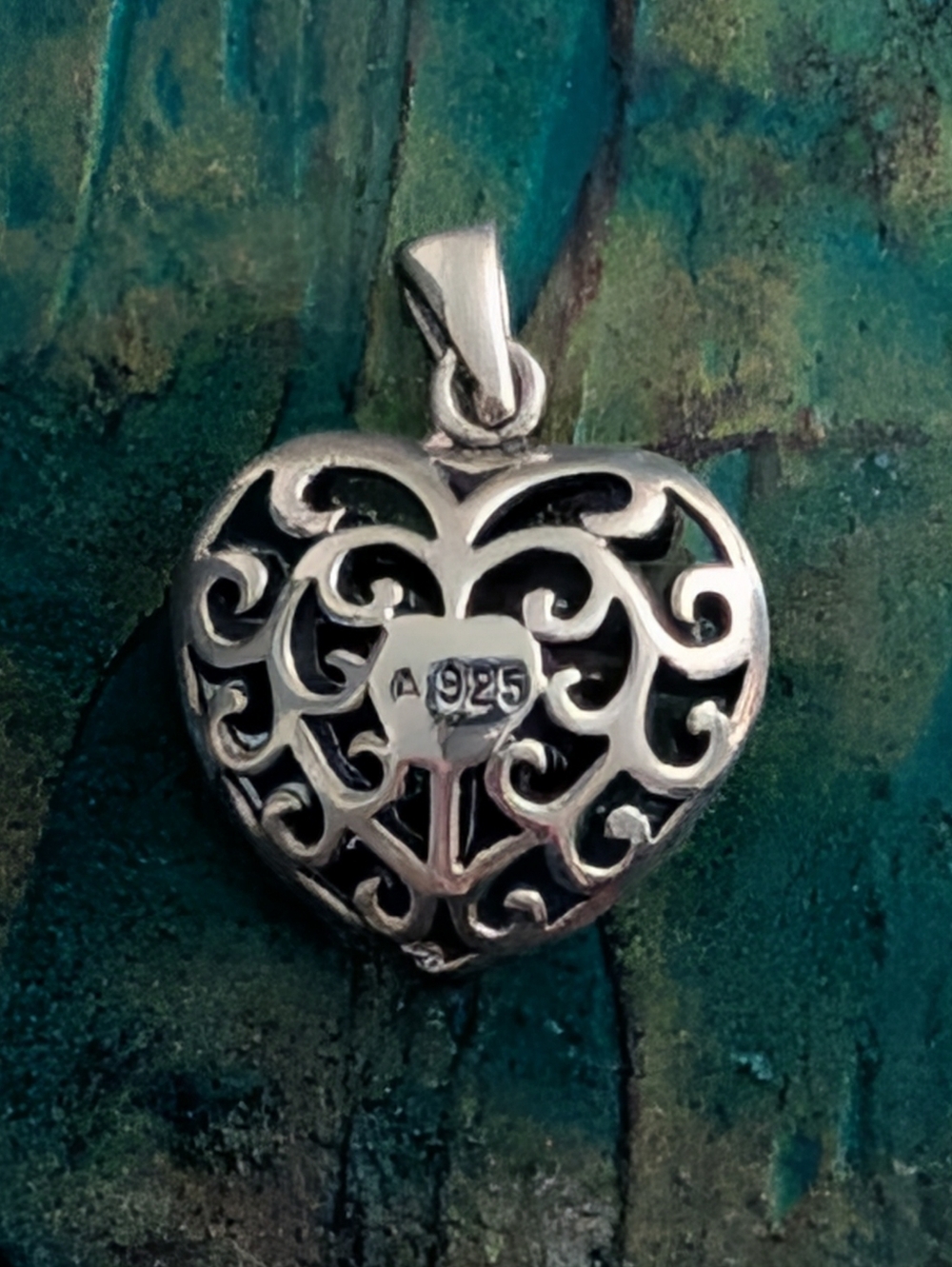 Intricate Vintage Sterling Silver Heart Filigree Pendant Heart Pendant - Picture 2 of 5